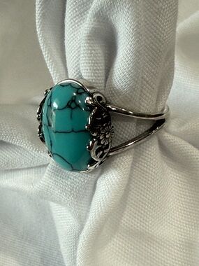 Turquoise Stone Floral Detail Silver Ring - Women Jewelry. Hallmark S925. Size 9